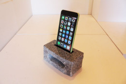 iPhone 6 Plusを挿したところ